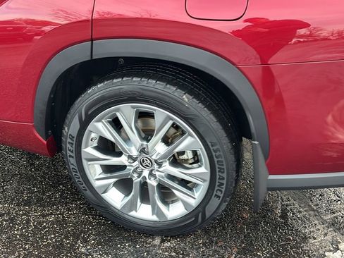 Used 2020 Toyota Highlander Limited image 9