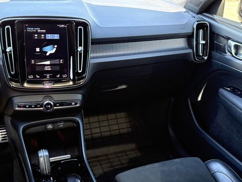 Used 2022 Volvo XC40 T5 R-Design w/ Advanced Package image 14