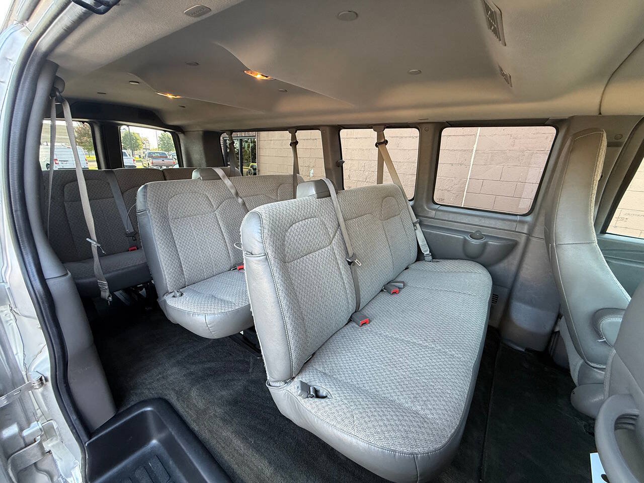 Used 2018 GMC Savana 3500 LT w/ LT Preferred Equipment Group RWD image 17