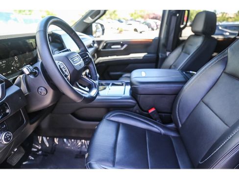 Used 2025 GMC Yukon XL Denali AWD/4WD image 15
