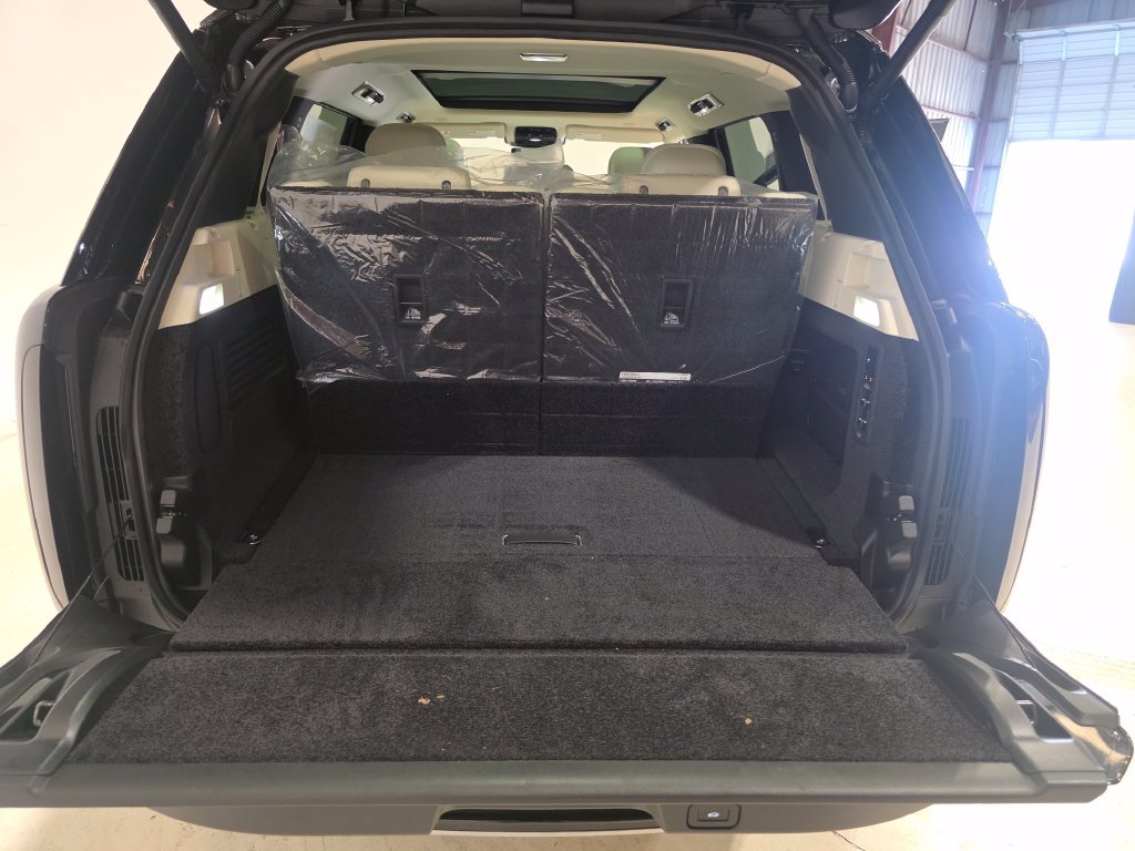 New 2027 Land Rover Range Rover Long Wheelbase SE AWD/4WD image 9
