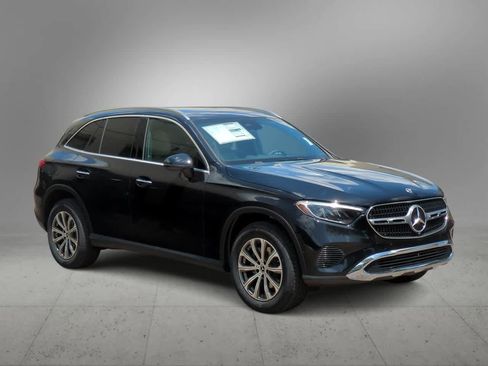 Used 2025 Mercedes-Benz GLC 300 4MATIC image 2