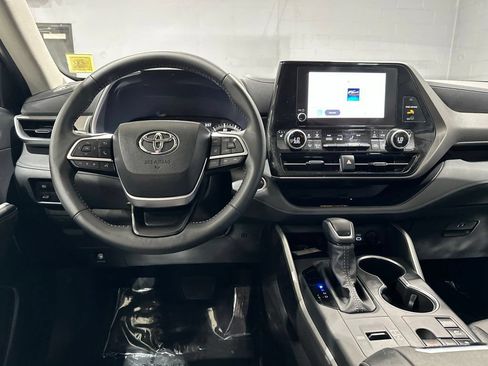 Certified 2026 Toyota Highlander XLE AWD/4WD image 8