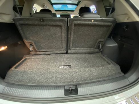 Used 2021 Volkswagen Tiguan SE w/ Panoramic Sunroof Package image 12