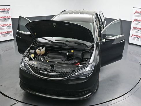 Used 2023 Chrysler Voyager LX FWD image 40