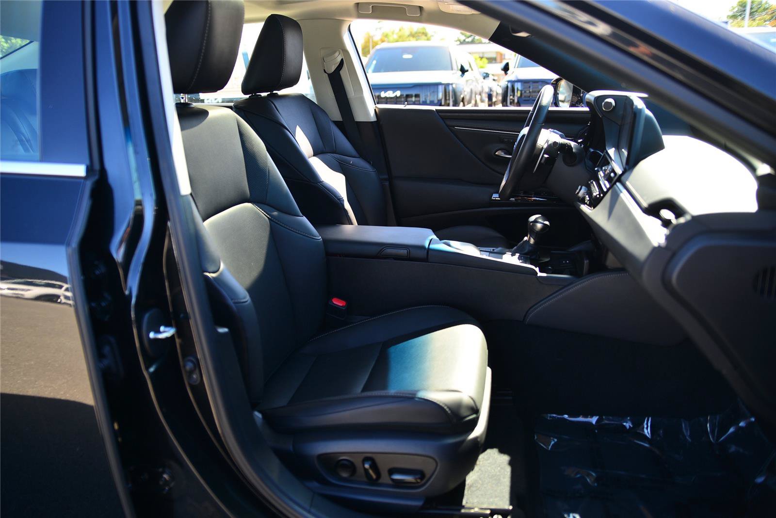 Used 2022 Lexus ES 300h w/ Premium Package FWD image 13