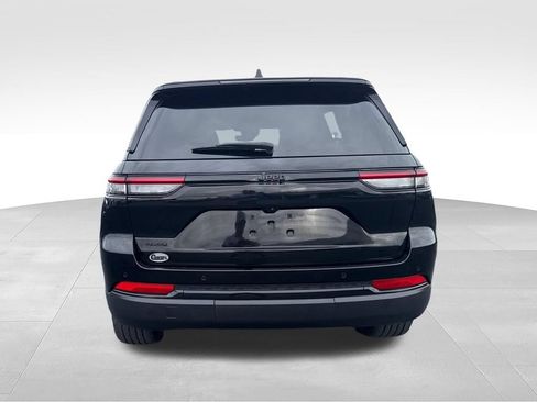 Used 2024 Jeep Grand Cherokee Altitude AWD/4WD image 9