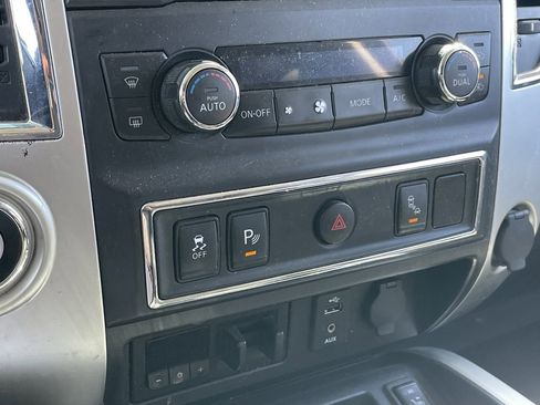 Used 2016 Nissan Titan SV image 6