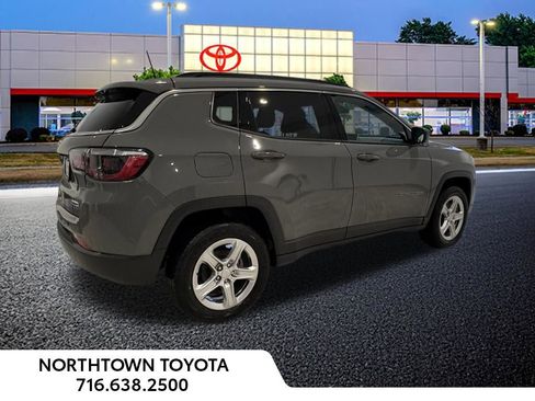 Used 2024 Jeep Compass Latitude image 12