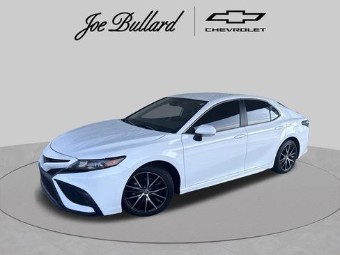 Used 2024 Toyota Camry SE FWD image 1