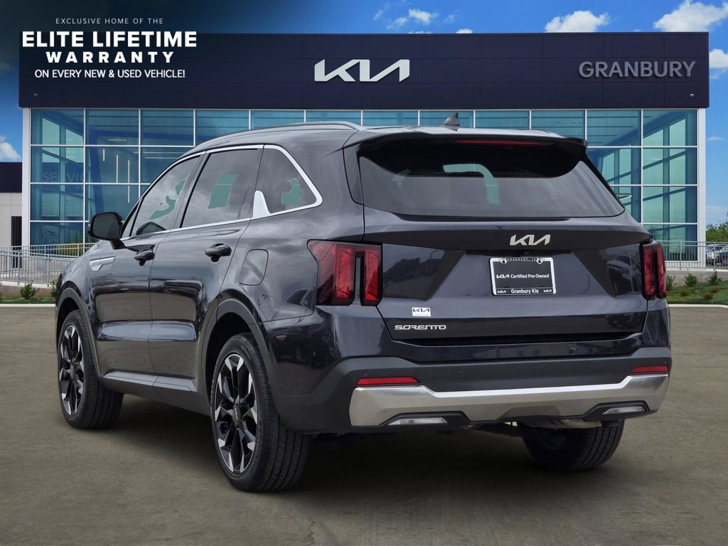 Used 2025 Kia Sorento EX FWD image 4