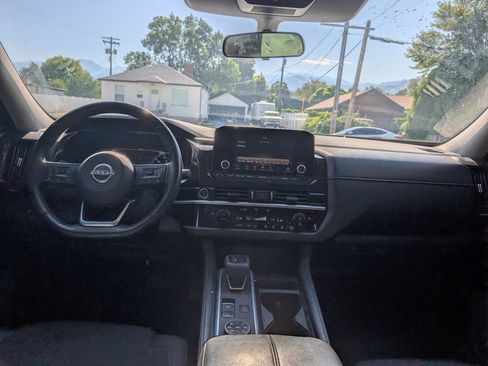Used 2022 Nissan Pathfinder SV w/ SV Premium Package AWD/4WD image 8