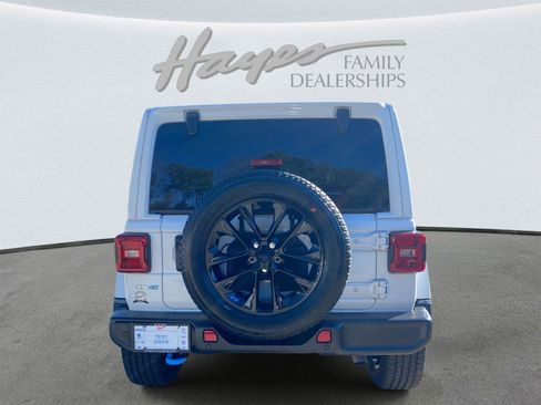 Used 2022 Jeep Wrangler Unlimited Sahara w/ Cold Weather Group image 4