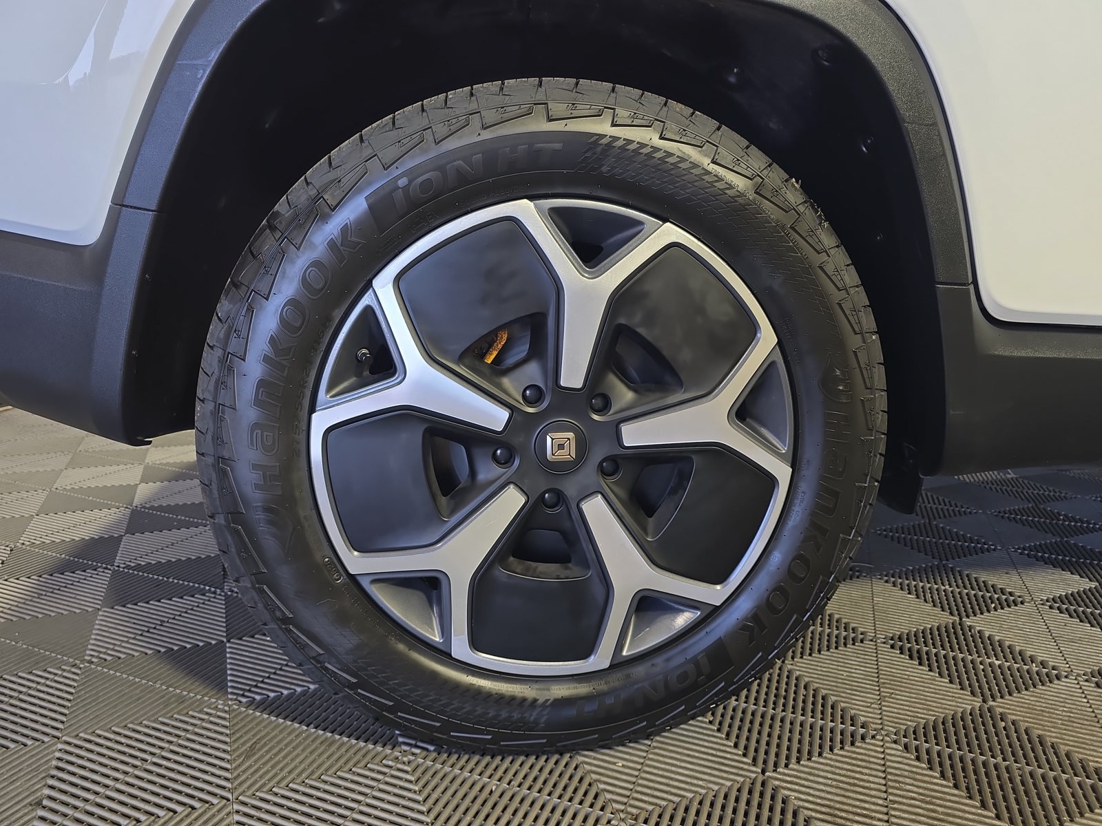 Used 2022 Rivian R1T Adventure AWD/4WD image 12