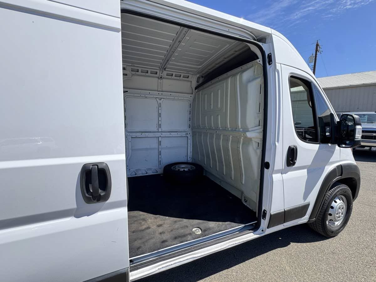 Used 2023 RAM ProMaster 2500 w/ Driver Convenience Group FWD image 31