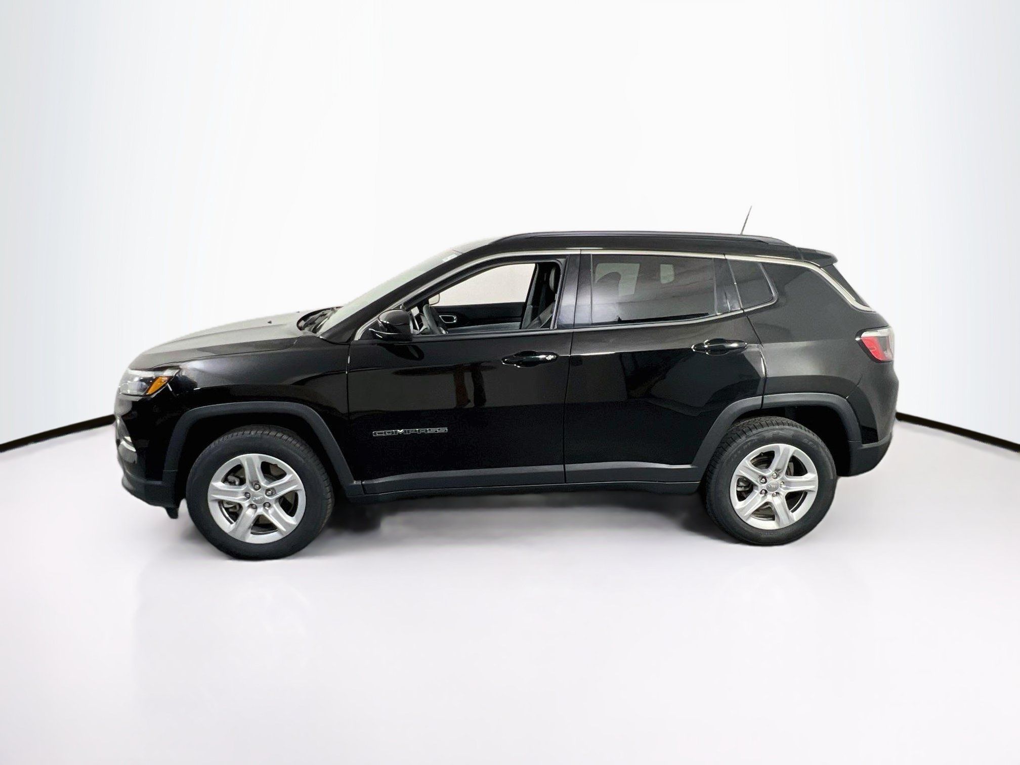 Used 2023 Jeep Compass Latitude w/ Convenience Group AWD/4WD image 8