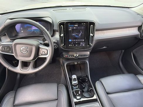 Certified 2025 Volvo XC40 B5 Plus image 7