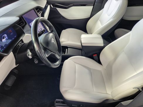 Used 2020 Tesla Model X Long Range image 11