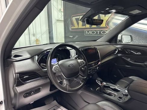 Used 2023 Chevrolet Traverse RS FWD image 6