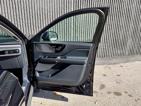 New 2025 Lincoln Aviator AWD w/ Jet Appearance Package image 23