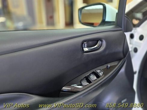 Used 2018 Nissan Leaf SL w/ SL Technology Package image 16