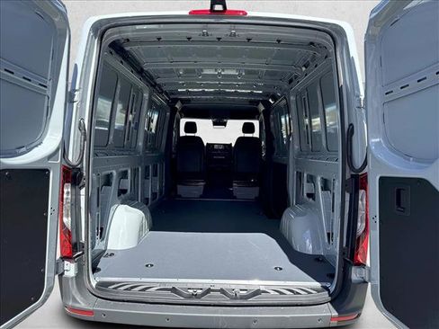Used 2024 Mercedes-Benz Sprinter 2500 image 18