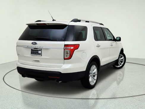 Used 2015 Ford Explorer XLT w/ Equipment Group 202B FWD image 9