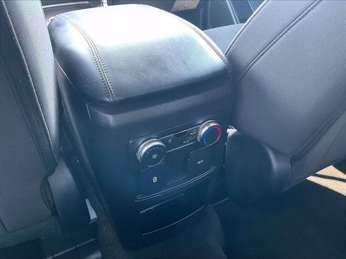Used 2021 Ford Explorer XLT AWD/4WD image 12