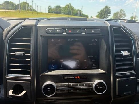 Used 2018 Ford Expedition Limited w/ Equipment Group 301A AWD/4WD image 18