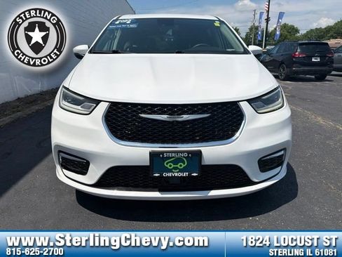 Used 2023 Chrysler Pacifica Touring-L FWD image 8
