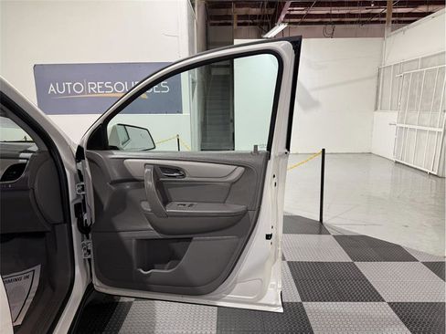 Used 2014 Chevrolet Traverse LT image 27