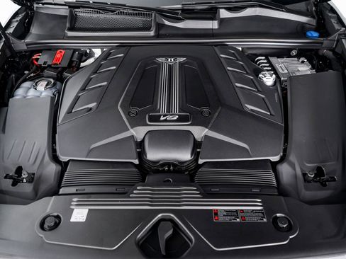 New 2025 Bentley Bentayga image 47