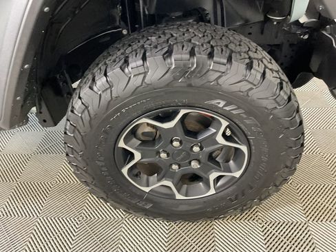 Used 2023 Jeep Wrangler Unlimited Rubicon w/ Cold Weather Group AWD/4WD image 10