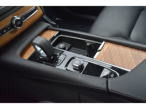 Certified 2023 Volvo XC90 B5 Plus image 37