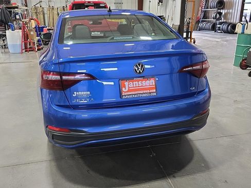 Used 2024 Volkswagen Jetta SE image 4