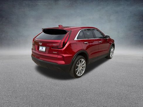 Used 2024 Cadillac XT4 Luxury w/ Cold Weather Package FWD image 11