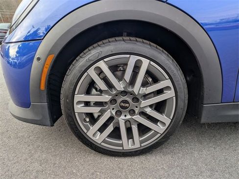 Used 2025 MINI Cooper 2-Door Hardtop image 9