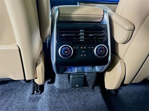 New 2025 Land Rover Range Rover Long Wheelbase SE image 25