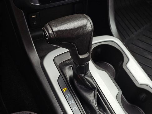 Used 2016 Chevrolet Colorado LT w/ LT Convenience Package image 27