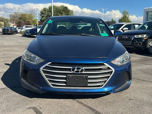 Used 2017 Hyundai Elantra SE FWD image 2