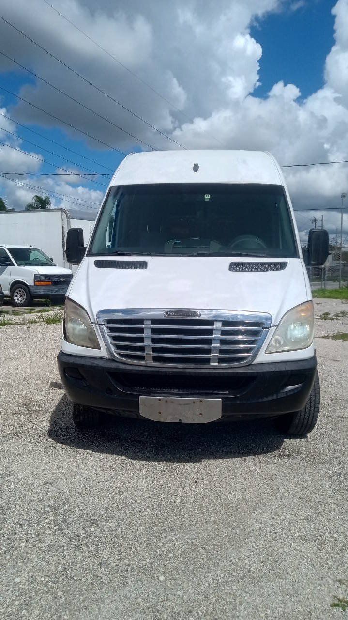 Used 2008 Dodge Sprinter 3500 RWD image 3