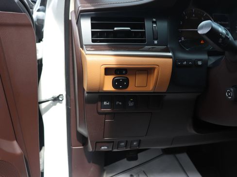 Used 2018 Lexus ES 350 ES 350 Sedan 4D w/ Premier Package image 4