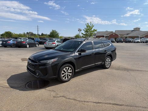 Used 2024 Subaru Outback Premium AWD/4WD image 2