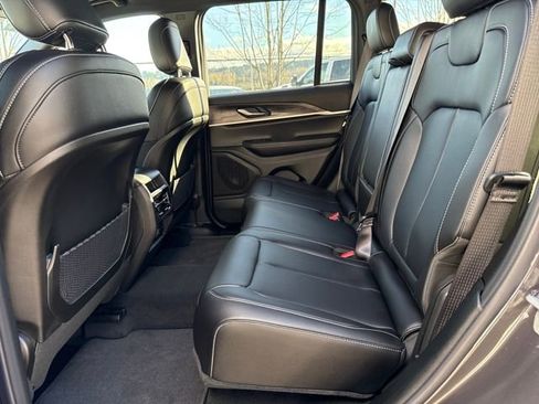 New 2025 Jeep Grand Cherokee Limited w/ Black Appearance Package image 13
