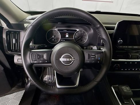 Certified 2024 Nissan Pathfinder SV image 19