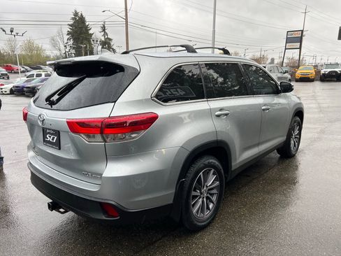 Used 2019 Toyota Highlander XLE AWD/4WD image 6