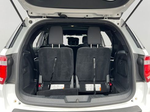 Used 2018 Ford Explorer XLT image 10