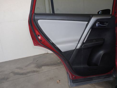 Used 2016 Toyota RAV4 XLE image 38