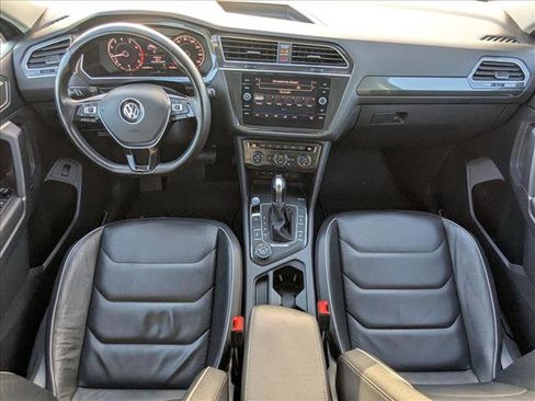 Used 2018 Volkswagen Tiguan SEL Premium image 18