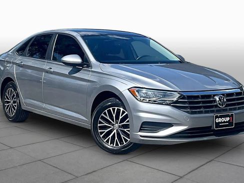 Used 2020 Volkswagen Jetta SE FWD image 3